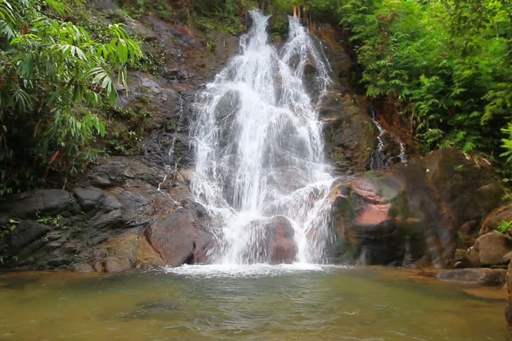 Waterfall, Thailand, vodopád, koupání v přírodě